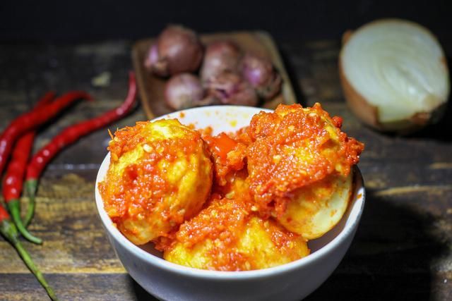 5 Cara Menyimpan Telur Balado agar Warnanya Tidak Pucat dan Awet