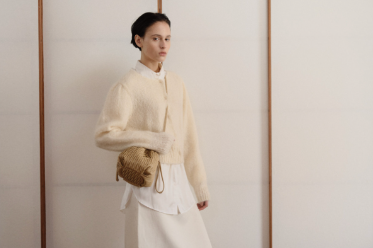 5 Brand Tas Serut Perempuan Korea, Kece dan Kekinian!