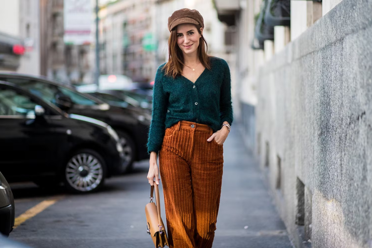Celana Corduroy Cokelat Cocok dengan Baju Warna Apa? Tiru 10 Gaya Para Fashionista Ini!