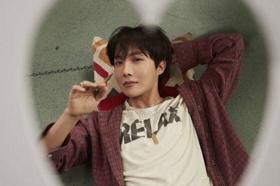 10 Transformasi J-Hope BTS, Senyumnya Nggak Berubah dari Kecil!