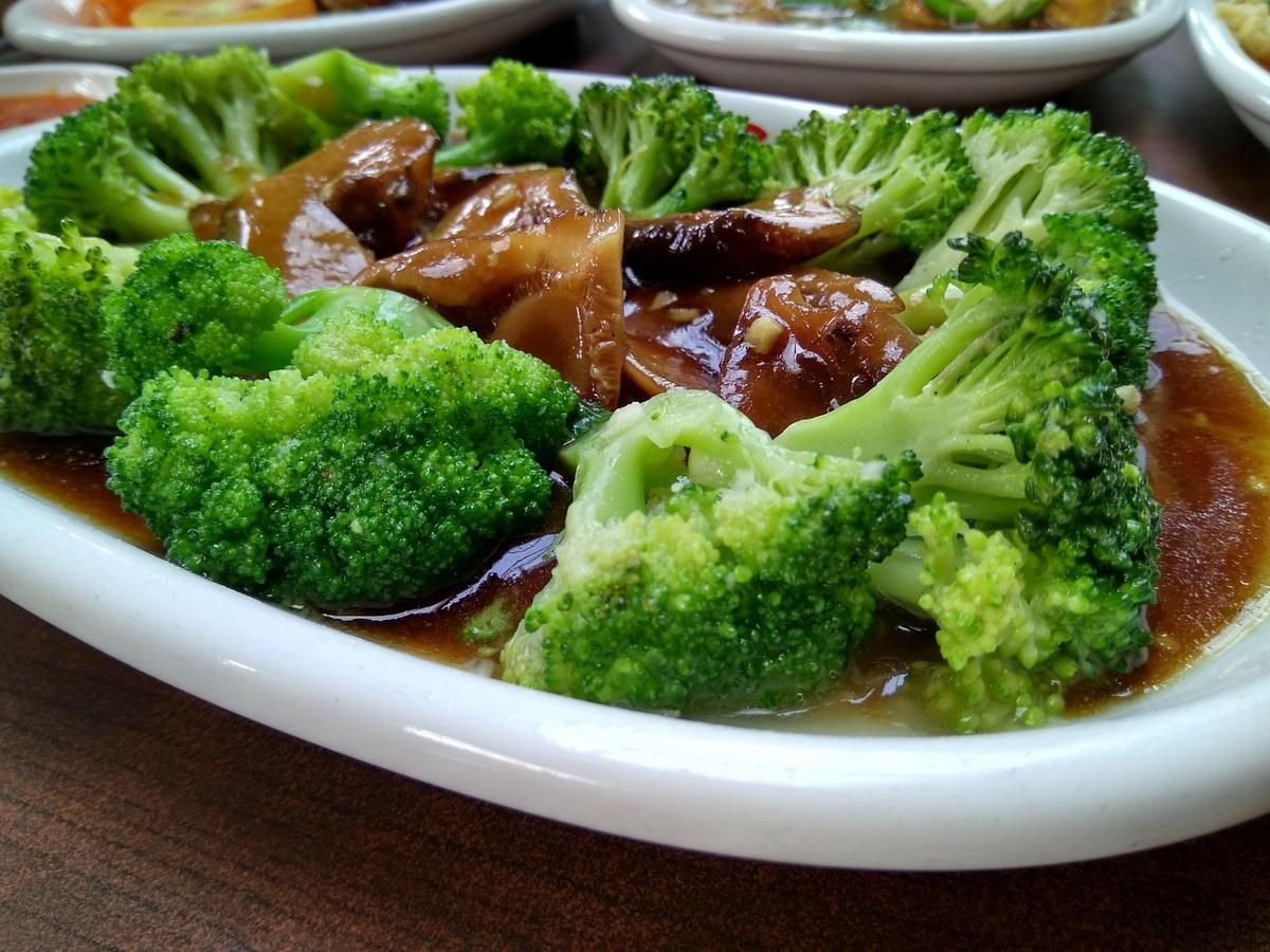 Resep Sukiyaki Brokoli Saus Pedas Manis, Lauk Makan Jadi Gak Bosenin!