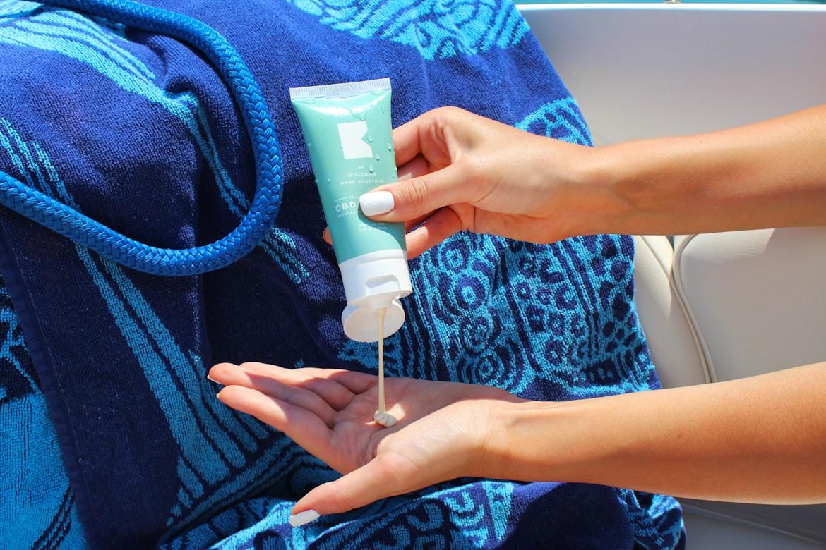 5 Tips Memilih Sunscreen yang Aman untuk Kulit Berjerawat