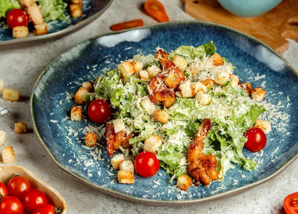5 Tips Membuat Caesar Salad Rumahan yang Segar dan Gurih Seperti di Kafe