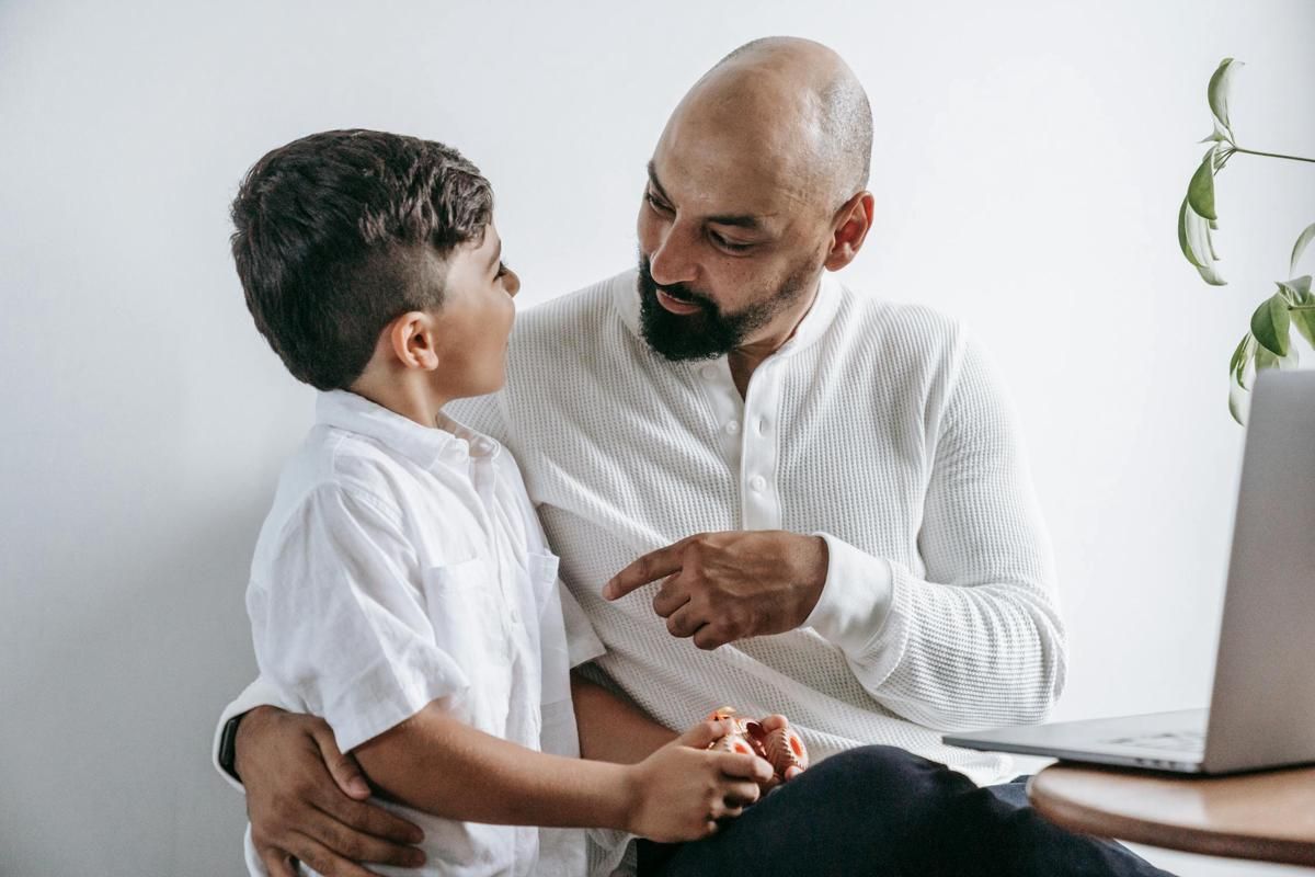 3 Pola Asuh Ini Niatnya Baik, Tapi Bikin Anak Gak Percaya Diri