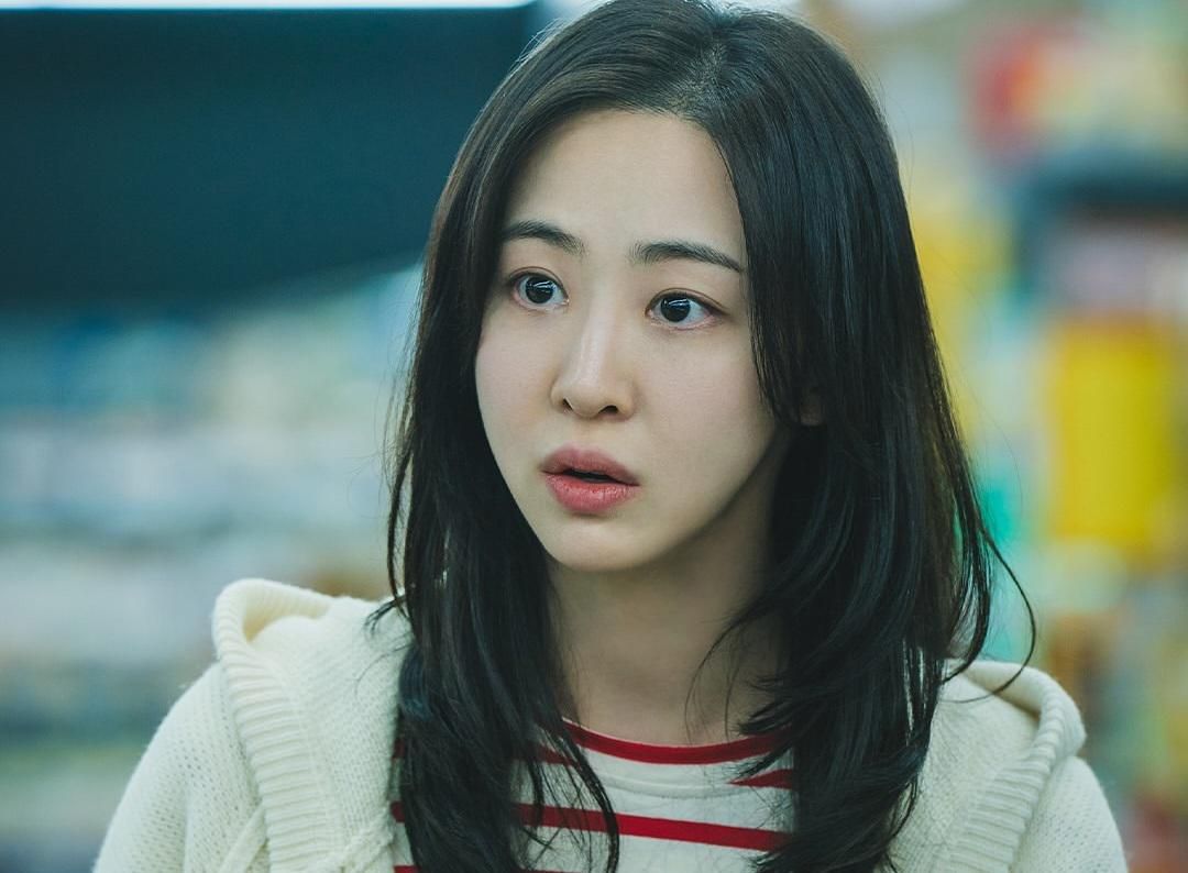 7 Kesulitan Hidup Park Soo Hee di Salon de Holmes
