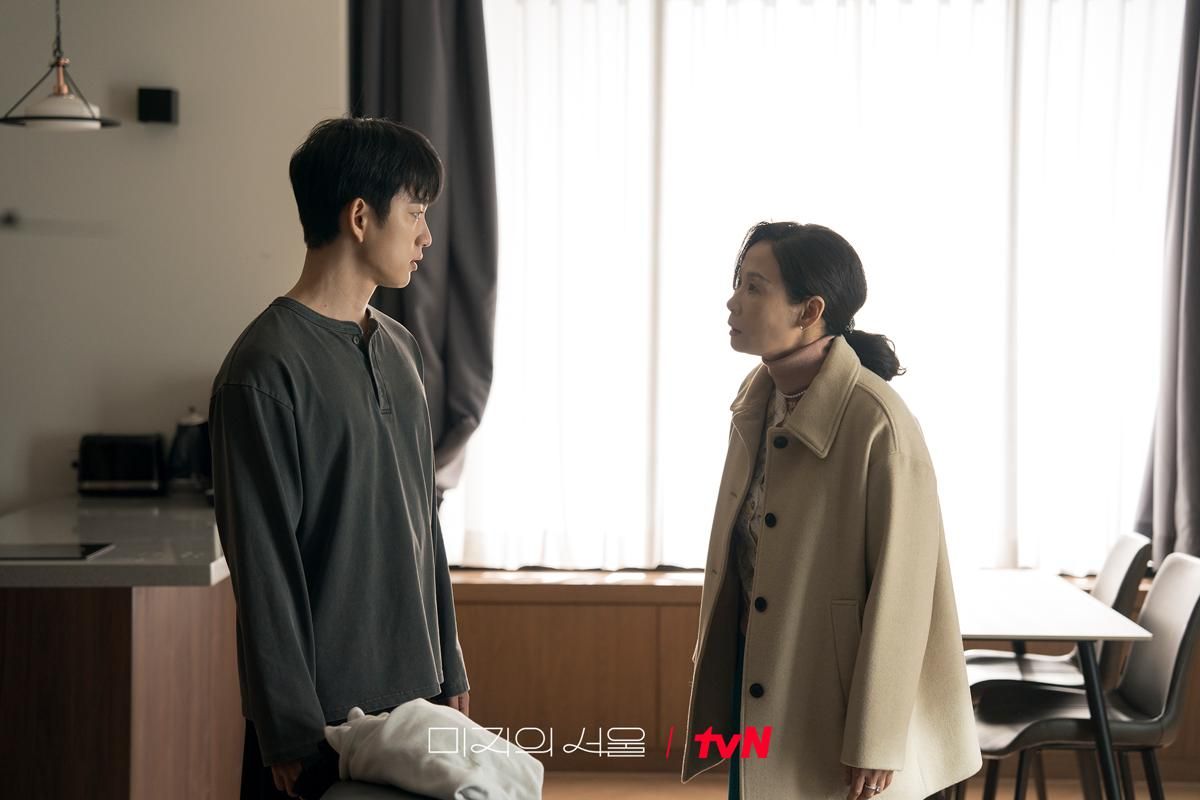 5 Dampak Buruknya Komunikasi dalam Keluarga di Our Unwritten Seoul