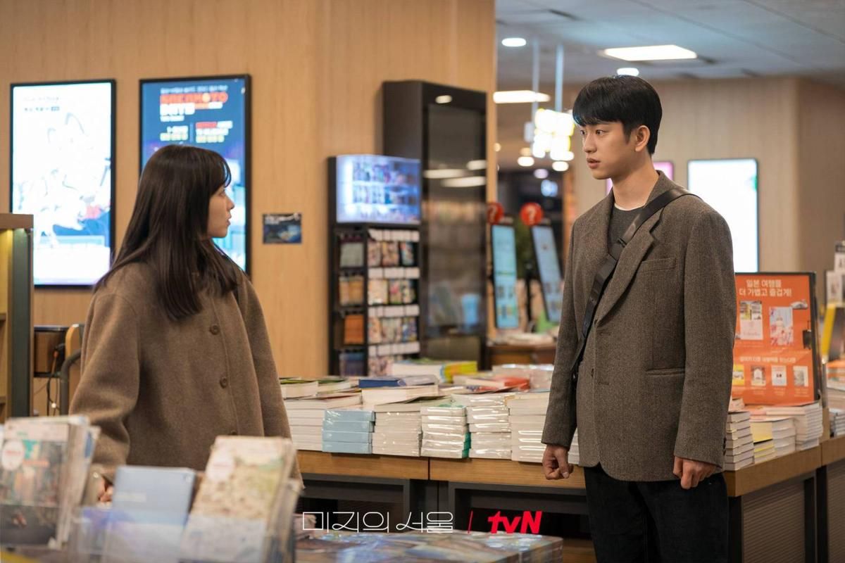 7 Cara Karakter Lain Bedakan Mi Rae dan Mi Ji di Our Unwritten Seoul