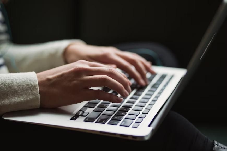 5 Tips Menulis Review Film yang Anti Mainstream dan Gak Template