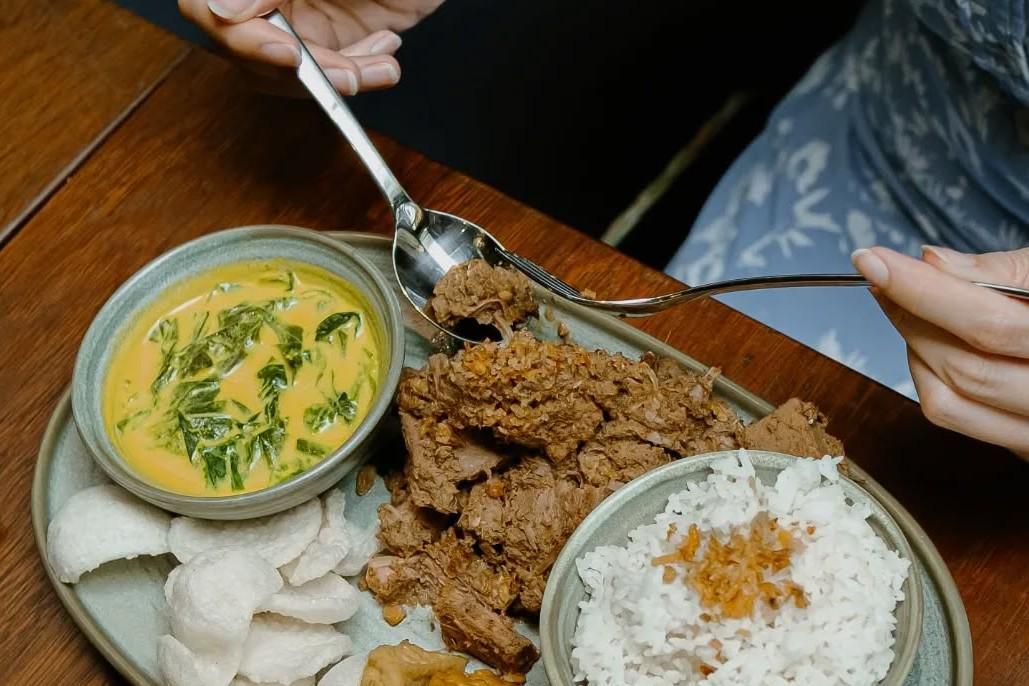 5 Tempet Makan Rendang Paling Nendang di Seminyak
