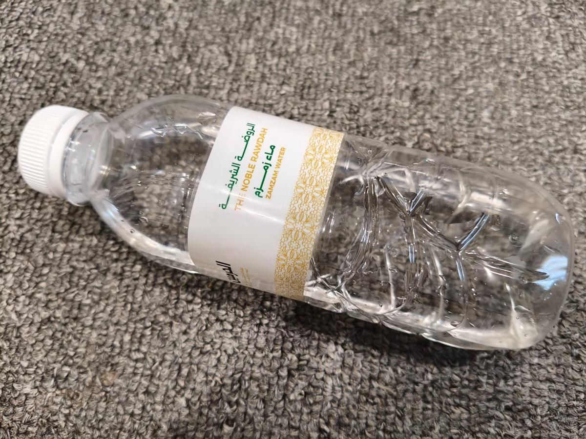 Jemaah Haji Dilarang Bawa Air Zamzam, Sudah Dijatah 5 Liter di Embarkasi