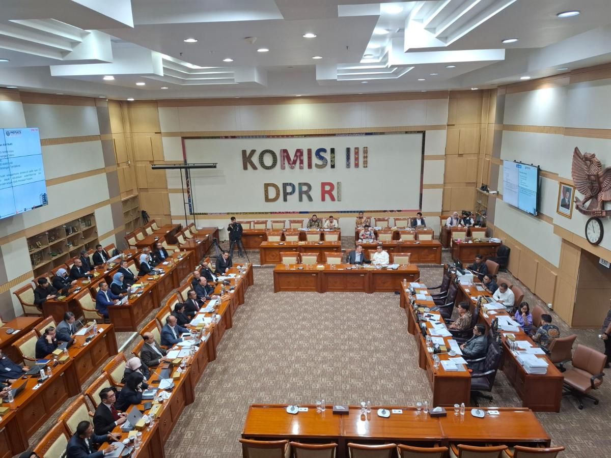 Komisi III Bakal Akomodir Usulan Hak Imunitas Advokat di RUU KUHAP