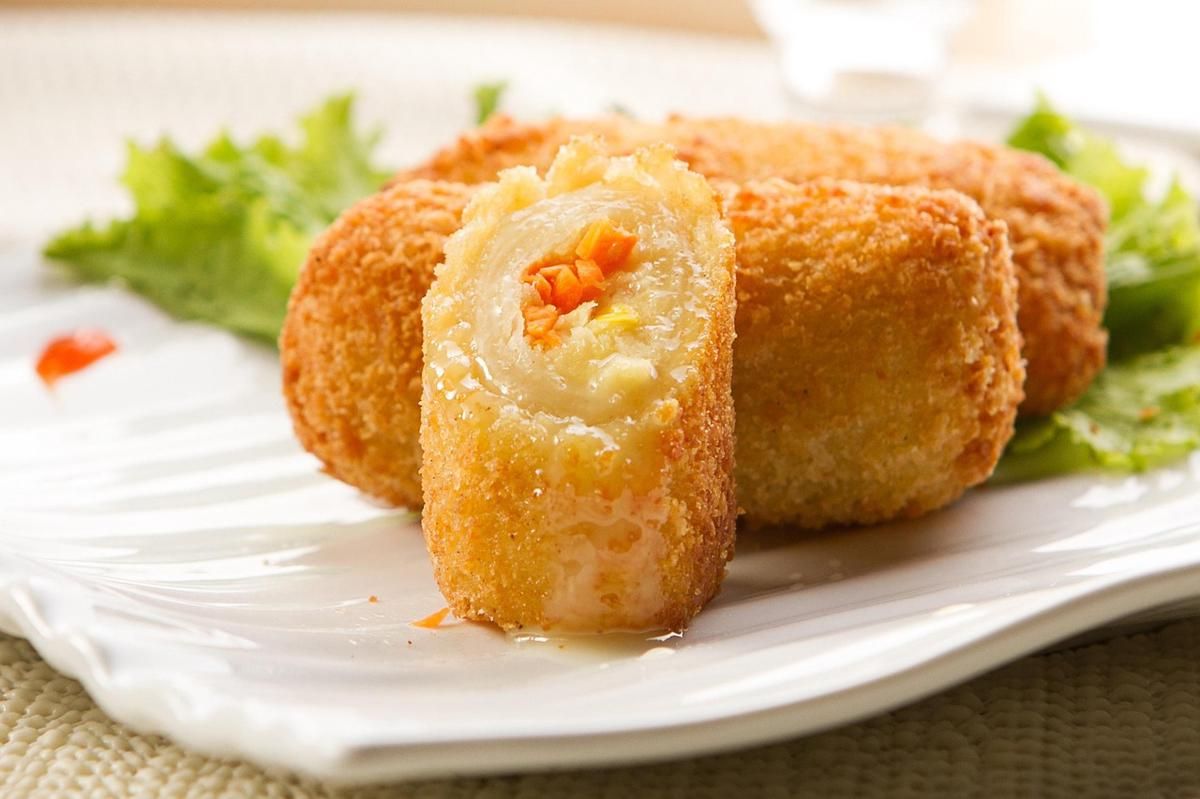 5 Tips Menggoreng Chicken Egg Roll agar Tidak Menyerap Minyak Berlebih