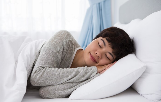 Melepas Bra Saat Tidur Punya Banyak Manfaat Untuk Perempuan