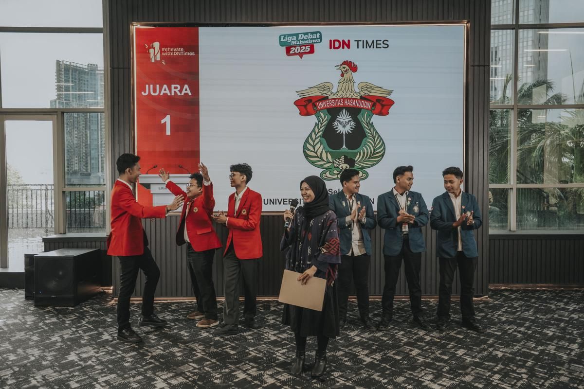 Ungkapan Haru Tim Unhas Usai Juara Liga Debat IDN Times 2025