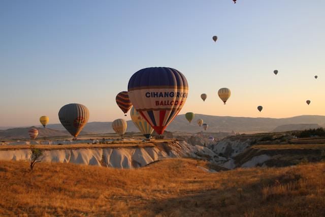 4 Tips Aman Naik Balon Udara saat Liburan