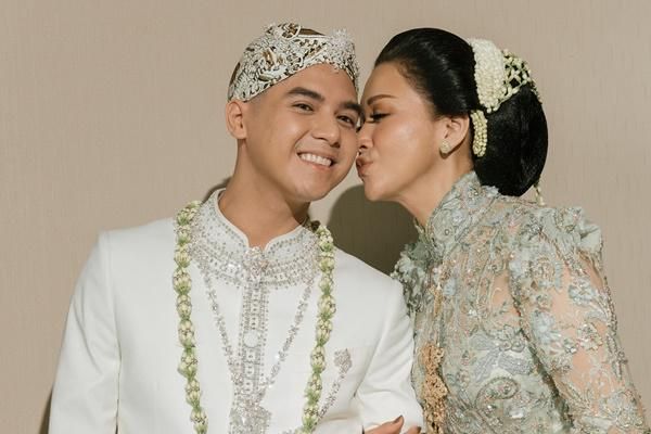 Harga Outfit dan Aksesori yang Dipakai Maia Estianty Selama Nikahan Al