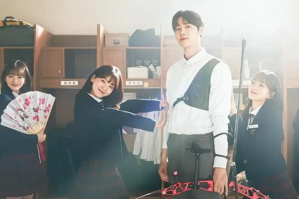 5 Fakta dan Sinopsis Drama 'Head Over Heels', Romansa Dukun di SMA