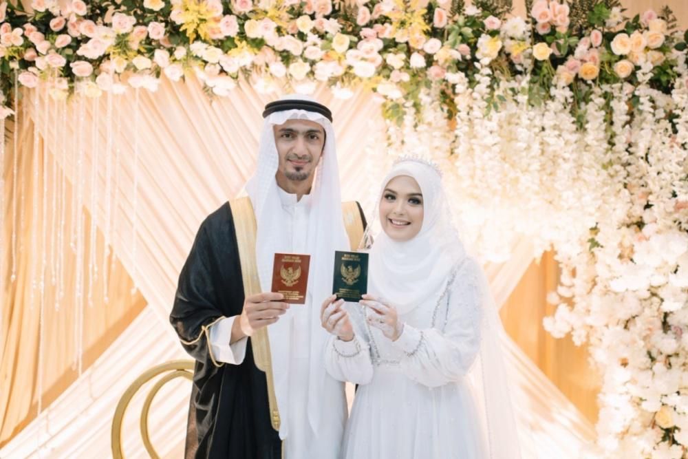 Jauh dari Kesan Mewah, 9 Seleb Ini Pilih Menikah di KUA