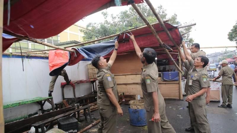 Kembali ke Pasar Anyar Tangerang, Pedagang Bongkar Lapak Sementara