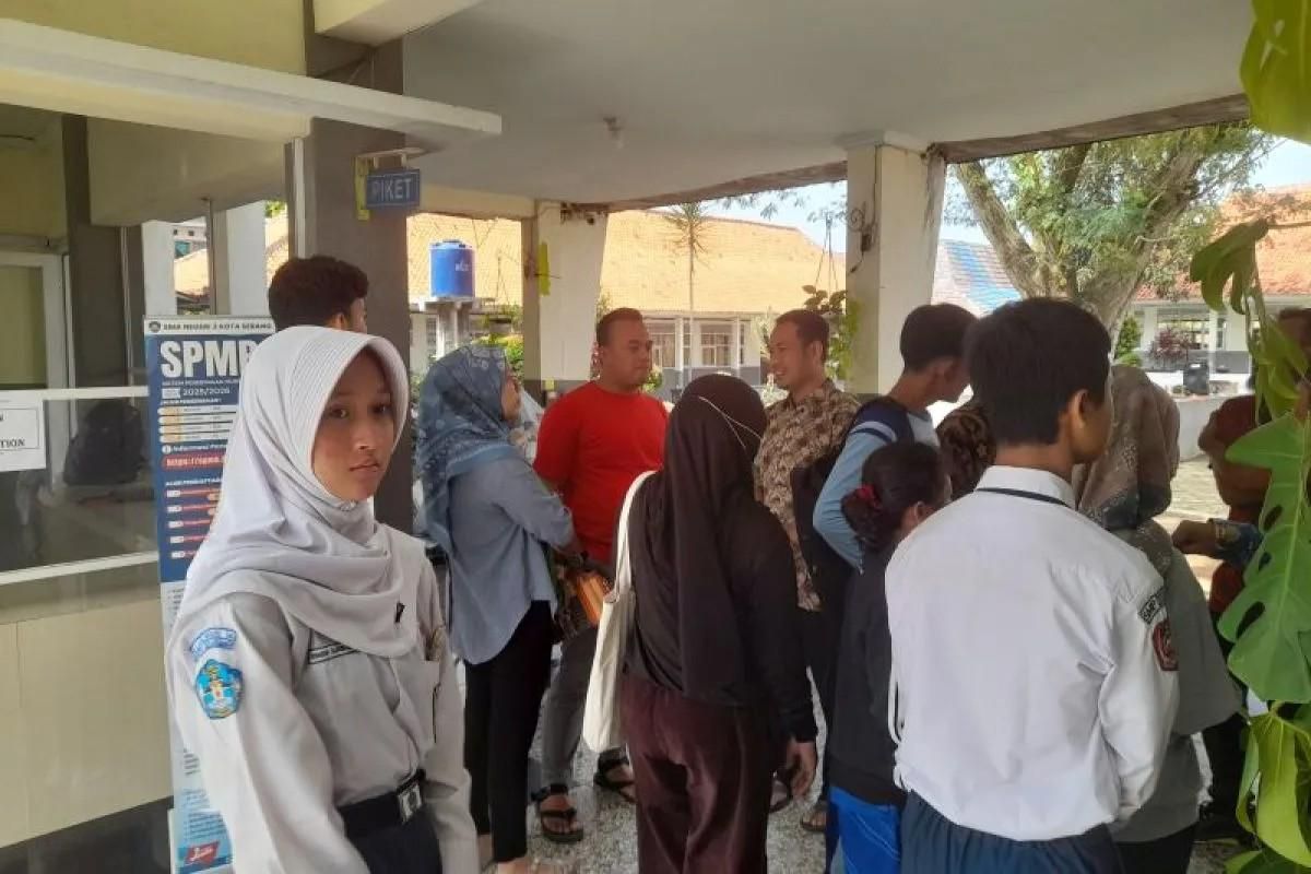 Keluhkan SPMB, Sejumlah Orangtua di Serang Datangi Sekolah