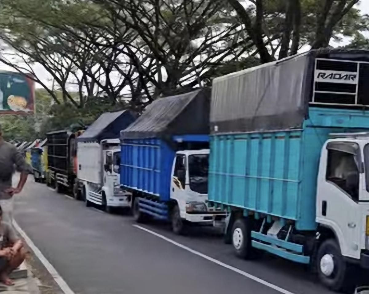 Ratusan Sopir Truk di Malang Mogok Kerja Tolak Kebijakan ODOL 
