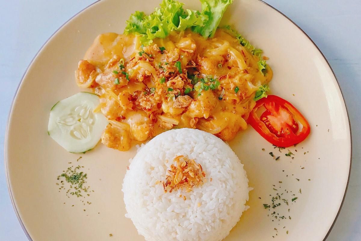 8 Pelengkap Santapan Chicken Salted Egg, Imbangi Rasa!