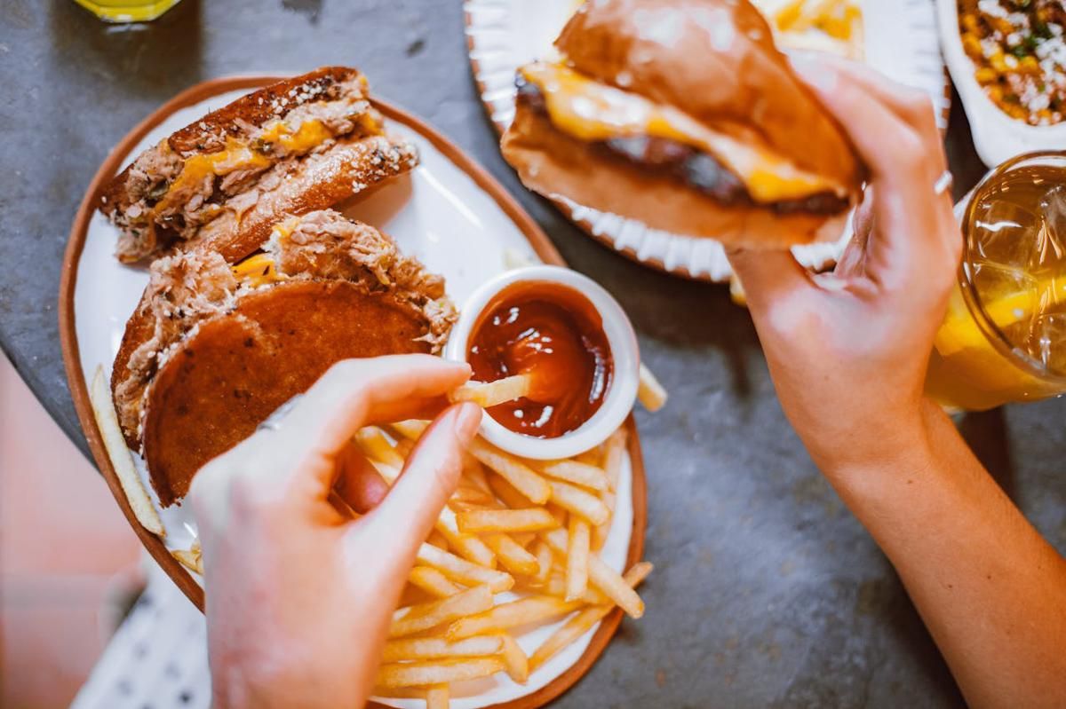 Suka Makan dan Masak? Ini 6 Rekomendasi Karier Ideal untuk Para Foodie
