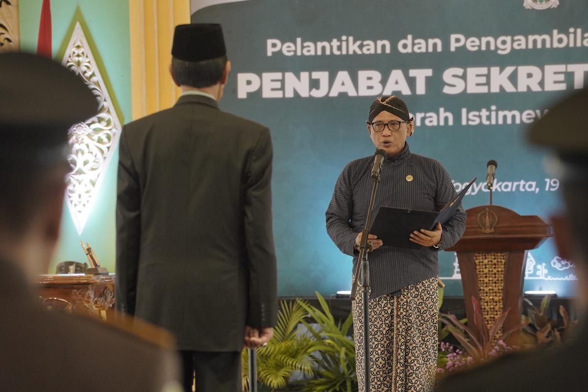 Kepala Disnakertrans DIY Dilantik Menjadi Penjabat Sekda