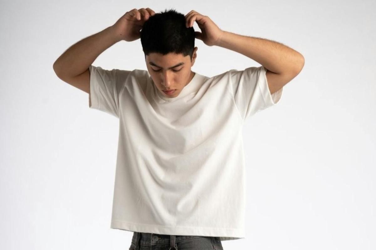 4 Perbedaan Kaus Oversize dan Boxy Fit yang Cowok Perlu Tahu, Sering Tertukar!