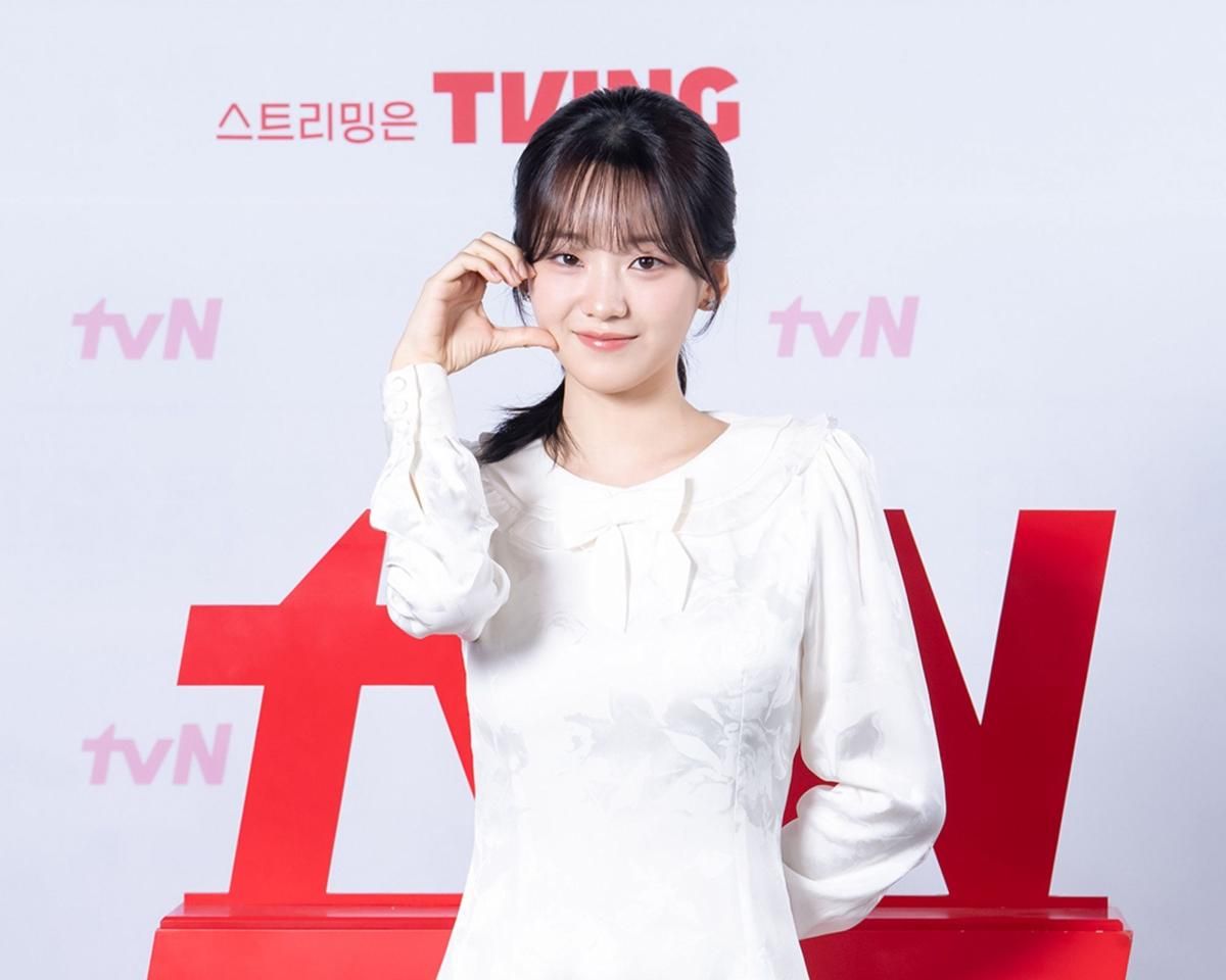 Cho Yi Hyun Belajar Ritual Dukun 3 Bulan Demi Peran di Head Over Heels