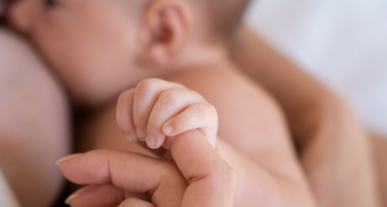 Berapa Jam Sekali Bayi Baru Lahir Harus Minum ASI?