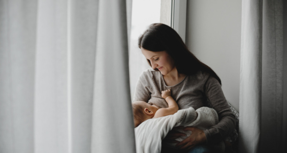 5 Tips agar Bayi Tidak Tersedak saat Menyusu, Penting Diperhatikan