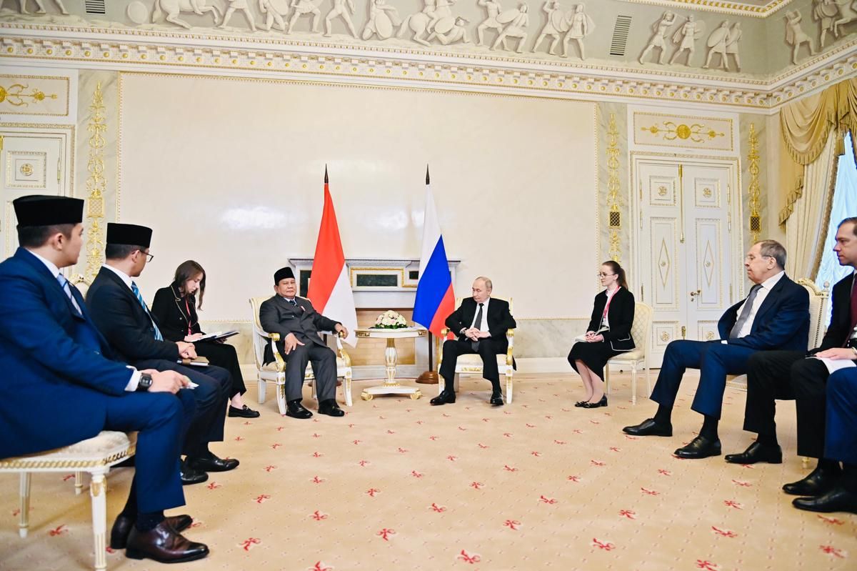 Bertemu Prabowo, Putin Pastikan Pasok Minyak dan Gas Alam Cair ke RI