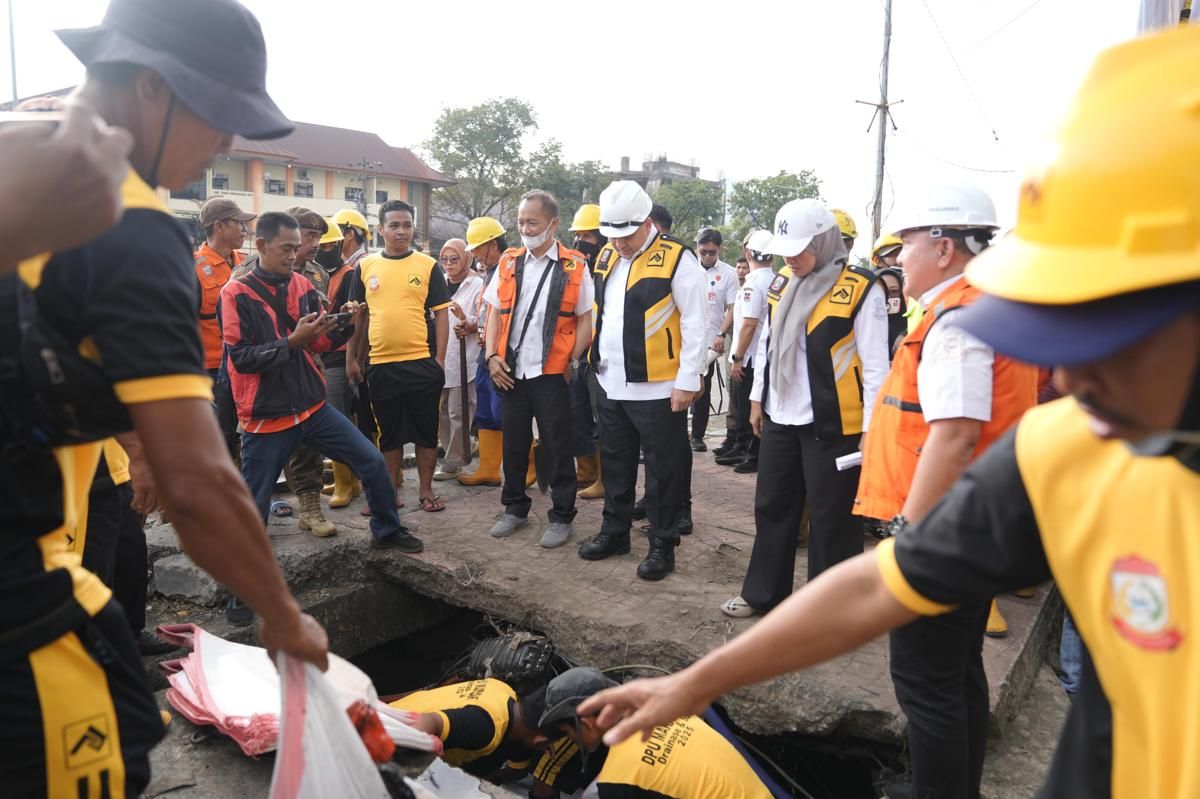 Pemkot Makassar Soroti Kabel Utilitas Jadi Biang Sumbatan Drainase