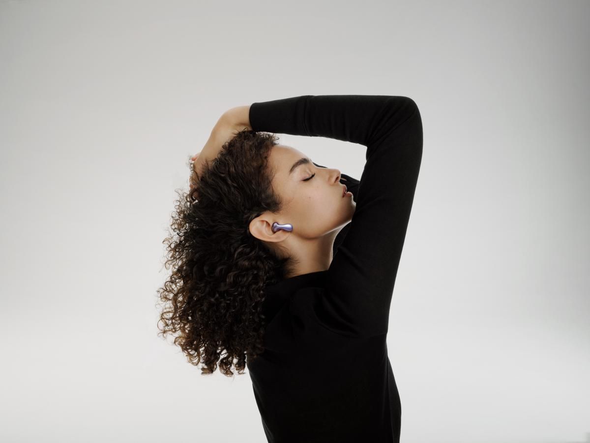 HUAWEI FreeBuds 6 Jadi Earbuds Open-fit Pertama dengan Dual Driver