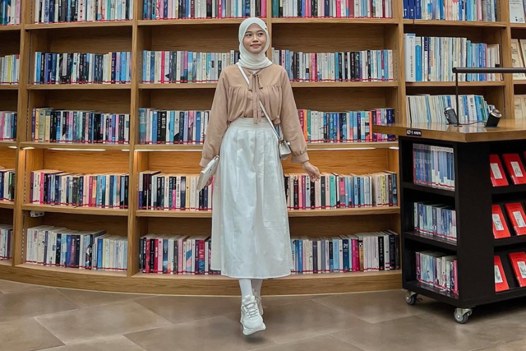 7 Ide OOTD ke Sekolah Baju Bebas Sopan yang Kekinian