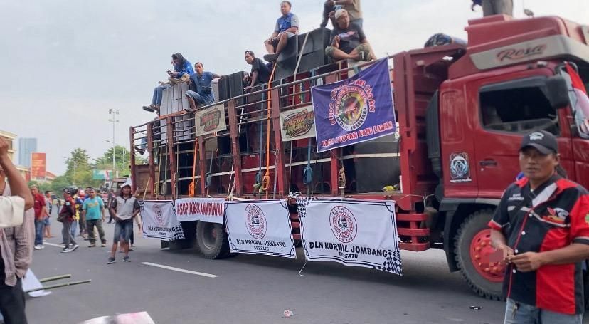 Ribuan Sopir Truk Bawa Sound Horeg, Geruduk Kantor Gubernur Jatim 