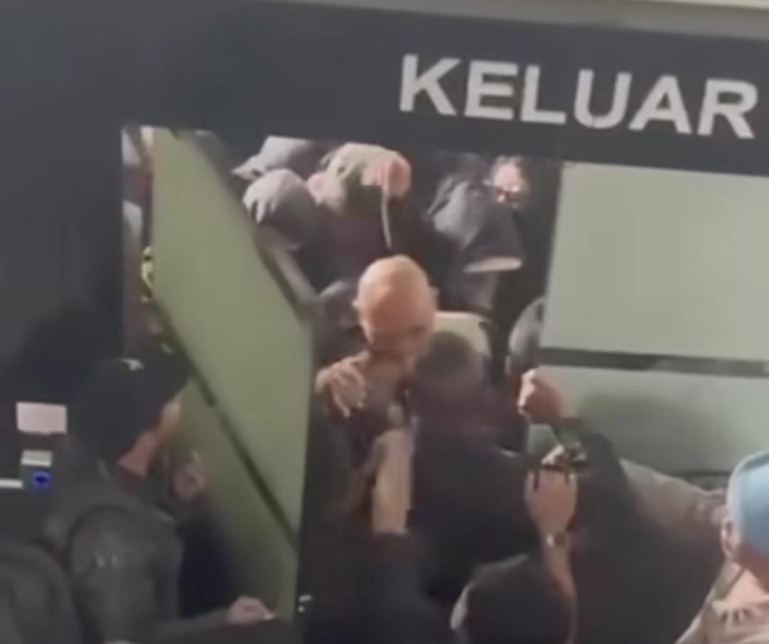Ricuh! Ratusan Warga Sukahaji Geruduk Kantor BPN Kota Bandung, Minta Kejelasan Status Tanah
