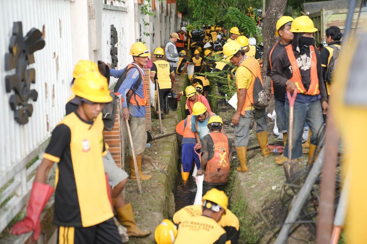 Jadi Langganan Banjir, Drainase Pettarani di Makassar Dibersihkan