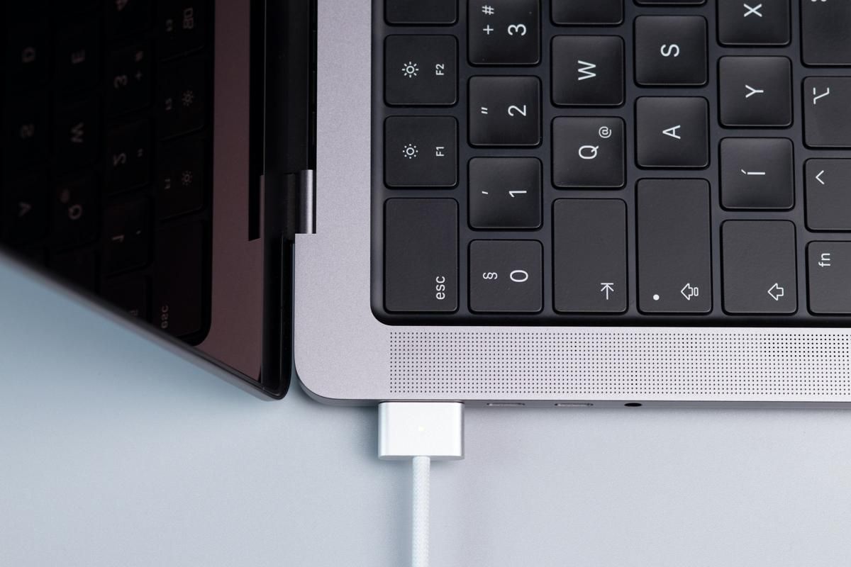 Kenapa MacBook ‘Nyetrum’ saat Dicas?