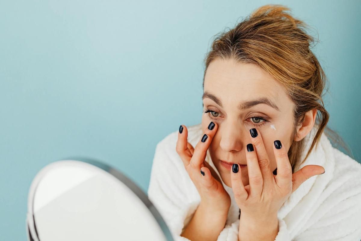 4 Tips Perawatan Kulit Wajah di Usia 40-an, Biar Terlihat Awet Muda