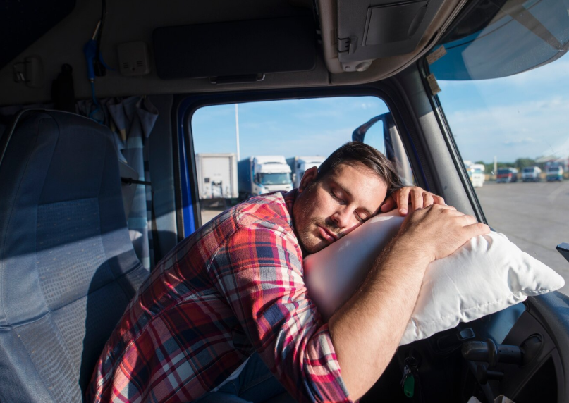5 Risiko Tidur di Mobil saat Mesin Menyala, Bisa Berujung Fatal!