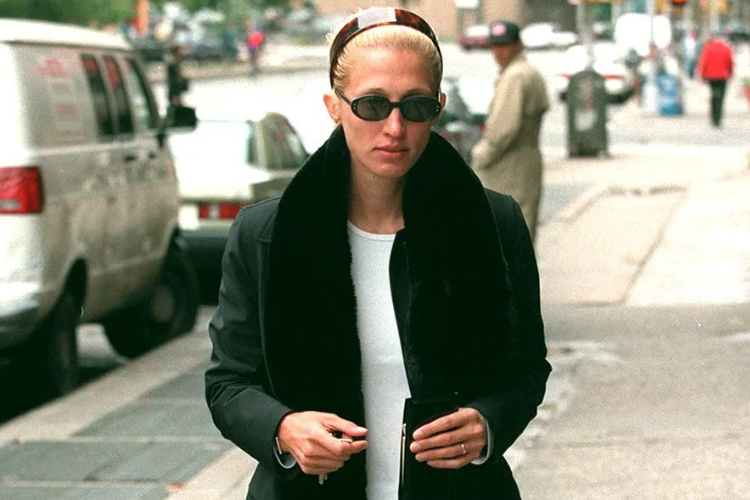 Gaya Carolyn Bessette-Kennedy Era 90-an, Ikon Trend Old Money Terkini