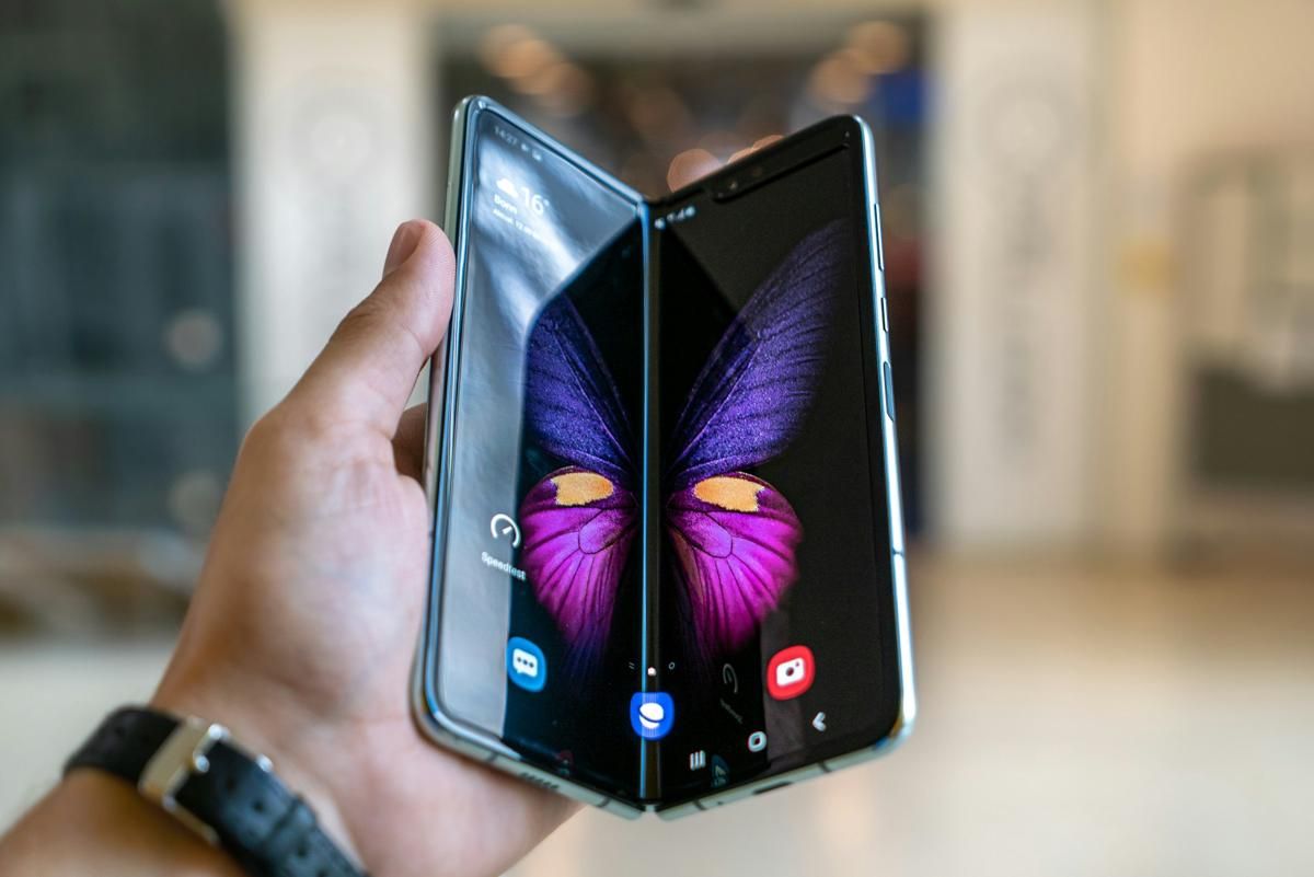 Perbandingan HP Foldable vs Flip, Mana yang Lebih Cocok Buat Kamu?