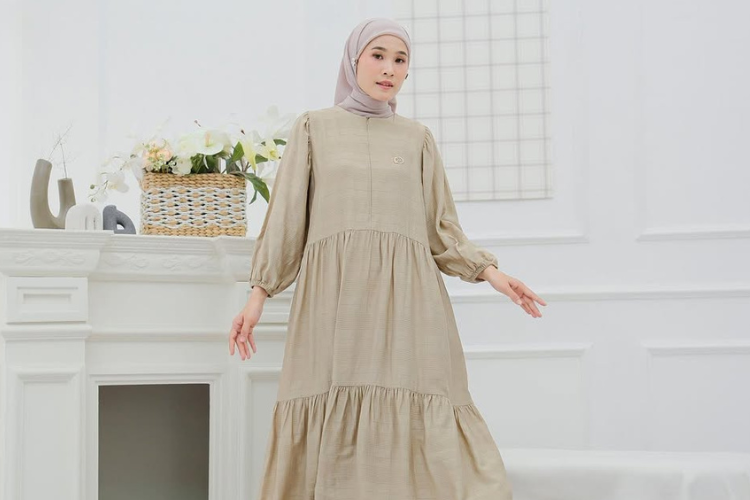 Gamis Warna Khaki Cocok dengan Jilbab Warna Apa? Cek 5 Pilihannya!