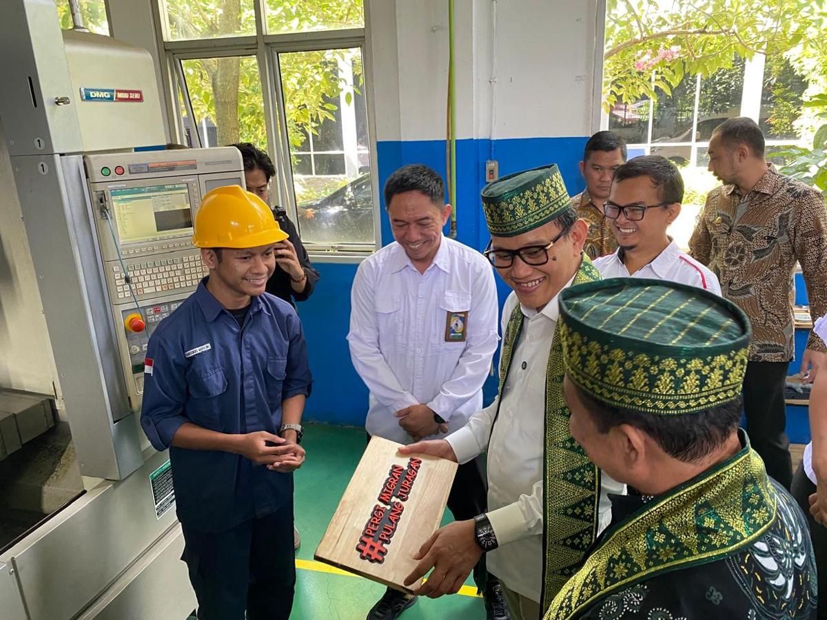 Menteri P2MI Bakal Siapkan Lembaga Bahasa untuk Siswa yang Ingin Kerja ke Luar Negeri