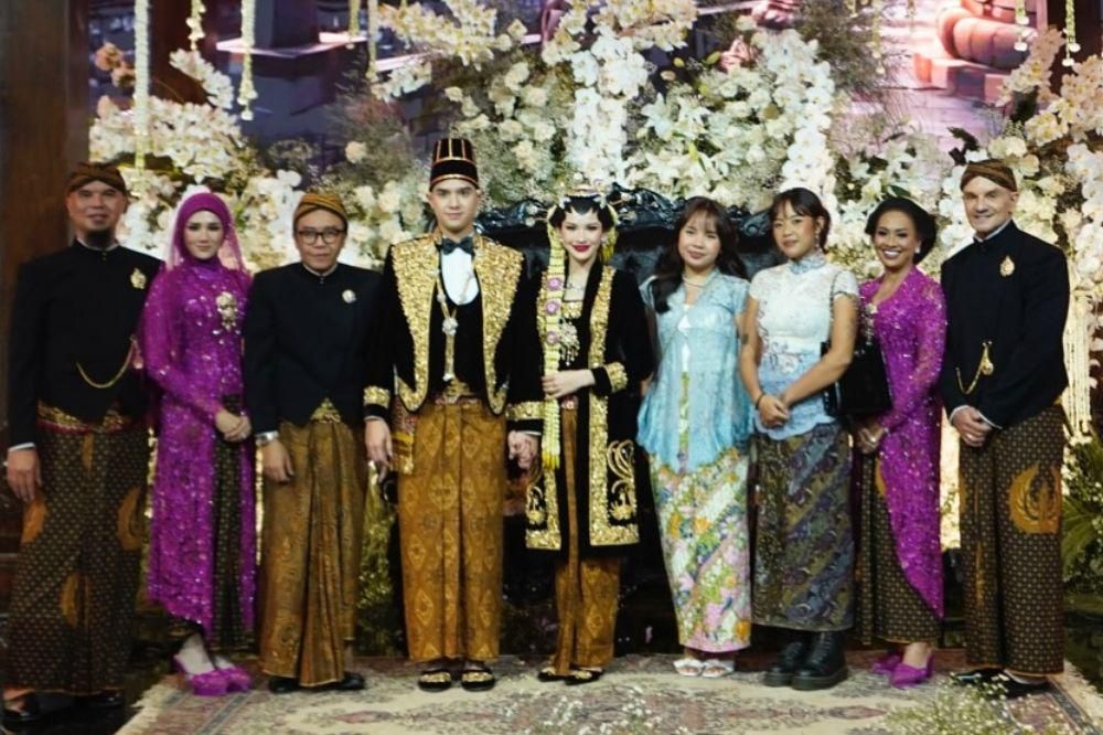 5 Detail Gaun Alyssa Daguise dan Al Ghazali saat Ngunduh Mantu