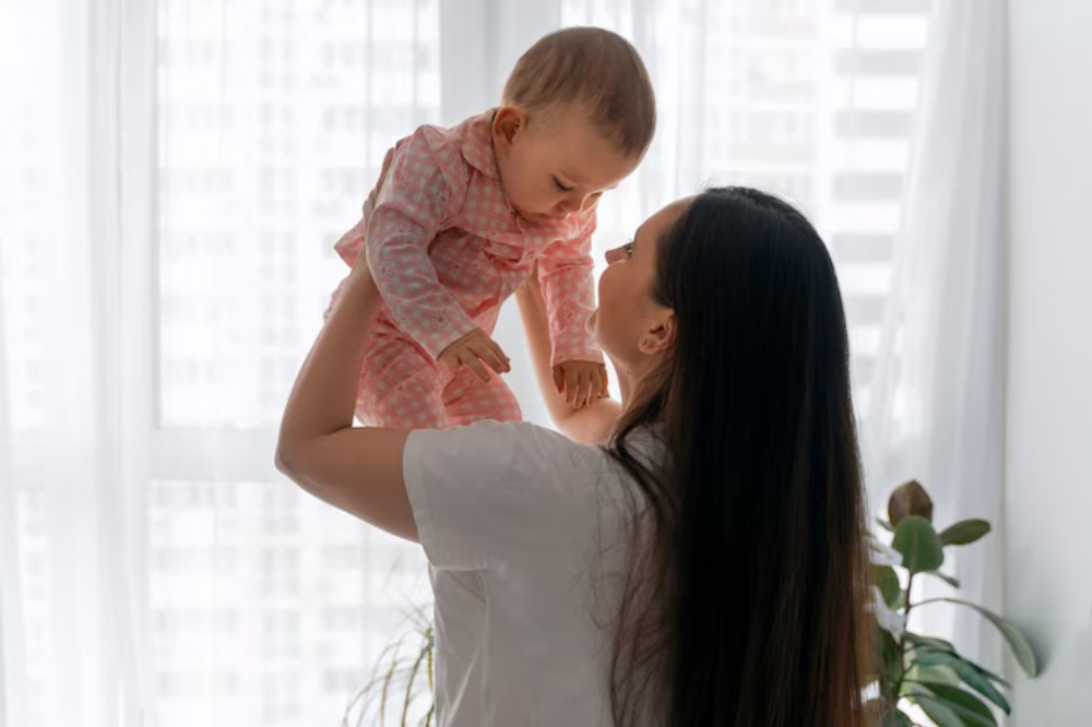 9 Tips untuk Meningkatkan Perkembangan Sosial Emosional pada Bayi