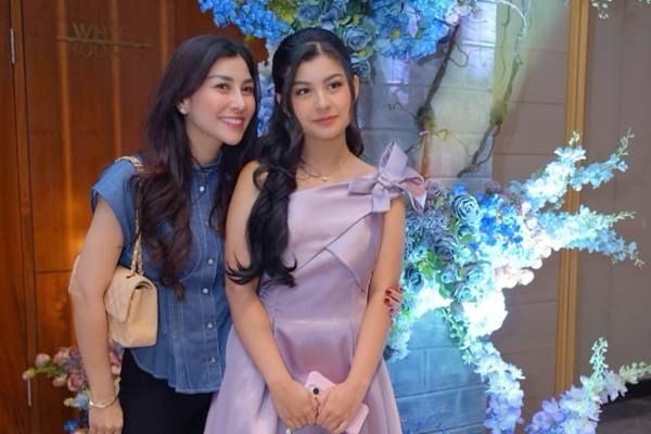7 Potret Atqia, Anak Nisya Ahmad, Tampil Anggun di Acara Prom Night