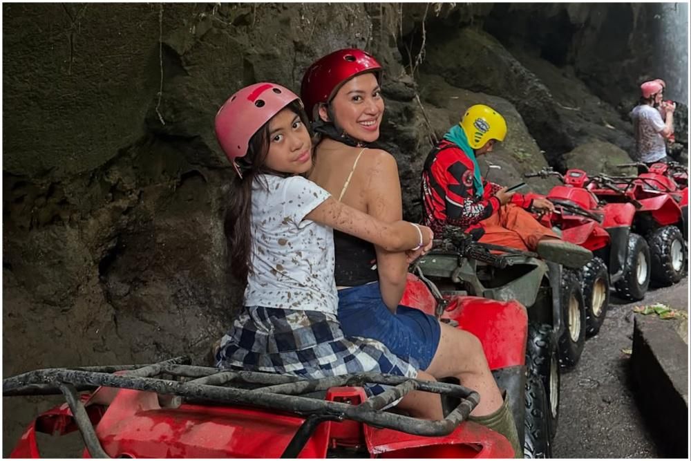 7 Potret Tyna Dwi Jayanti Ajak Anak Main ATV di Bali, Seru!